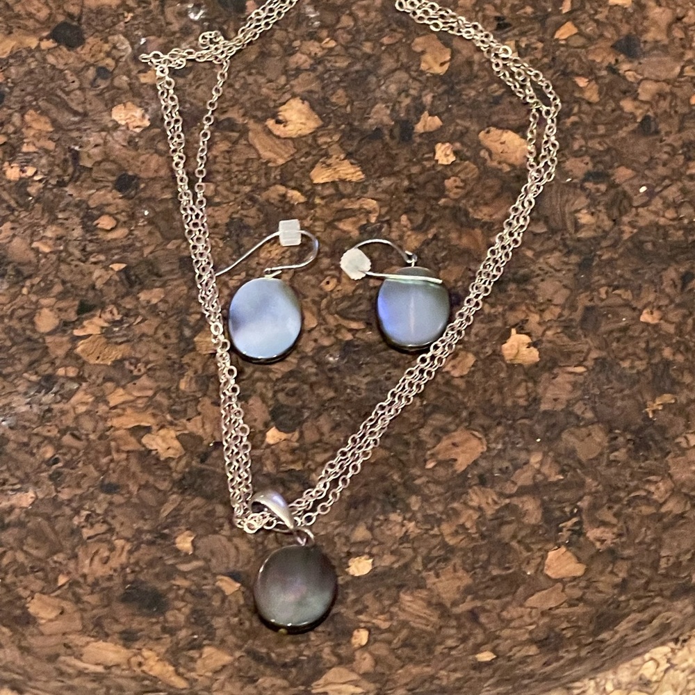 Black Mother of Pearl Earring and Necklace set